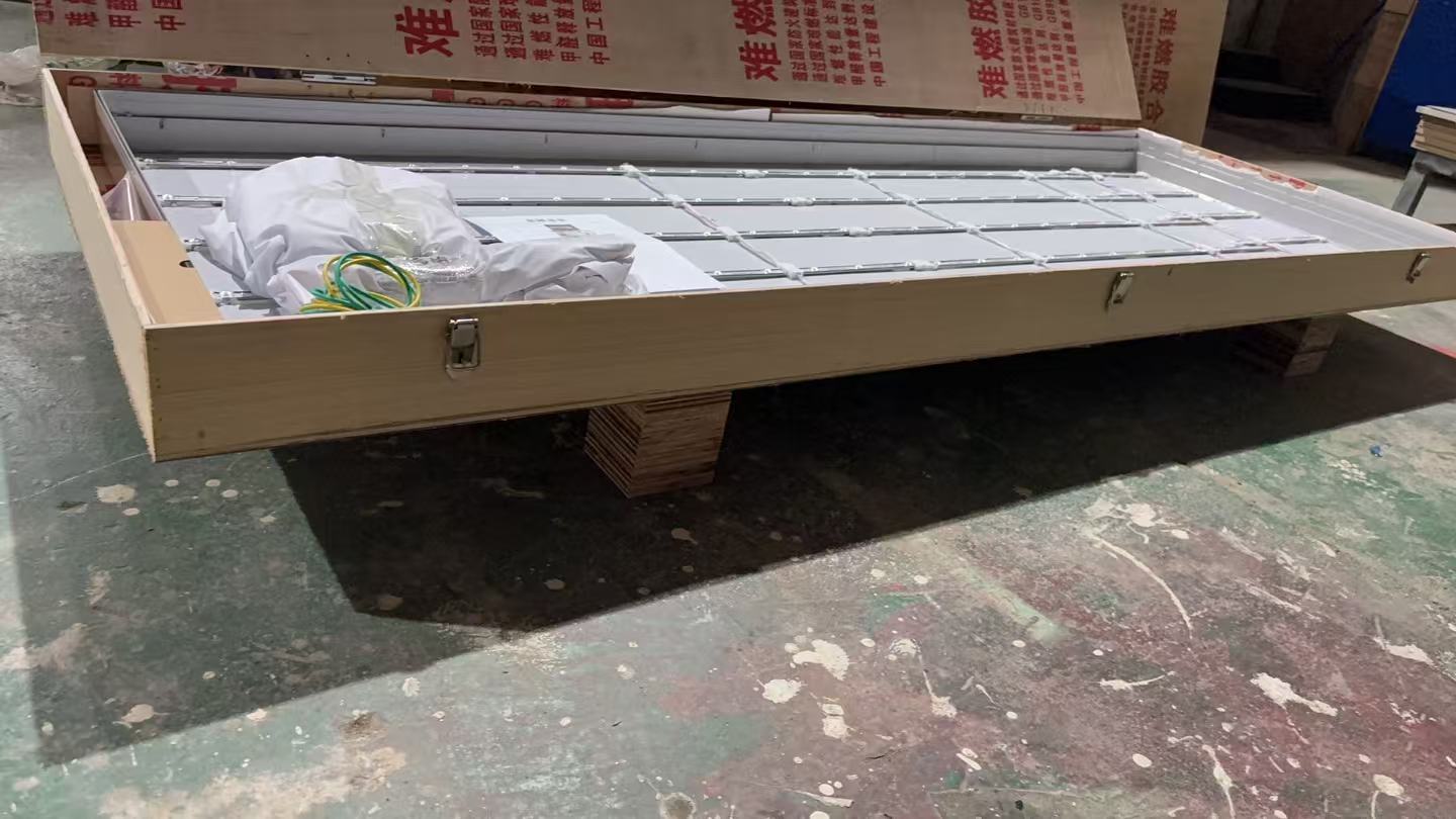 Heavy duty reinforced export wooden crate sealed for ocean freight