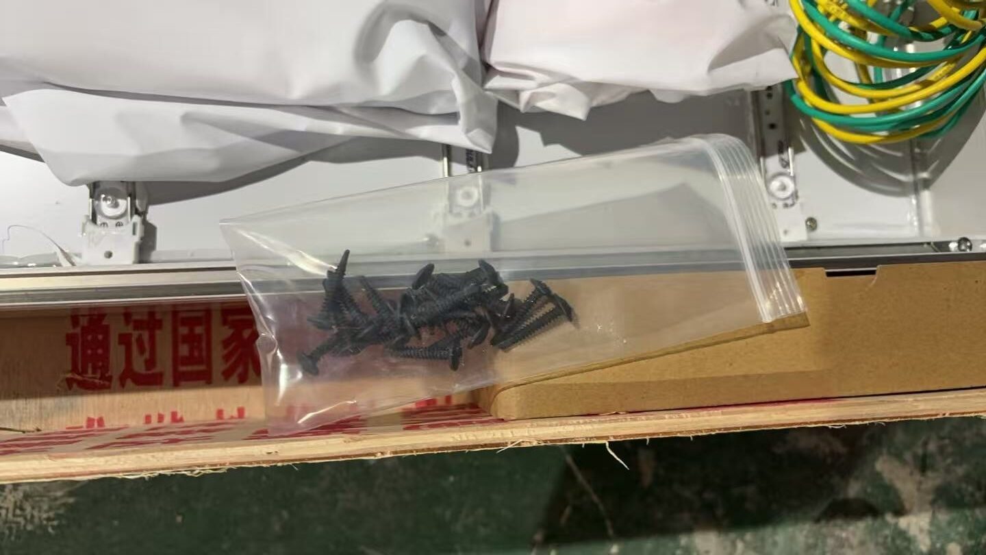 Stainless steel self-tapping mounting screws and hardware package